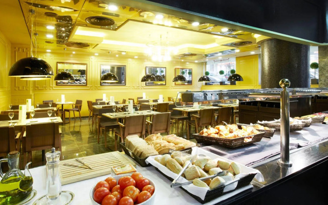 Suites Plaza Hotel & Wellness