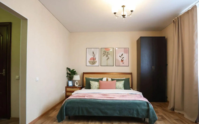 Пять звезд на Ленина 48