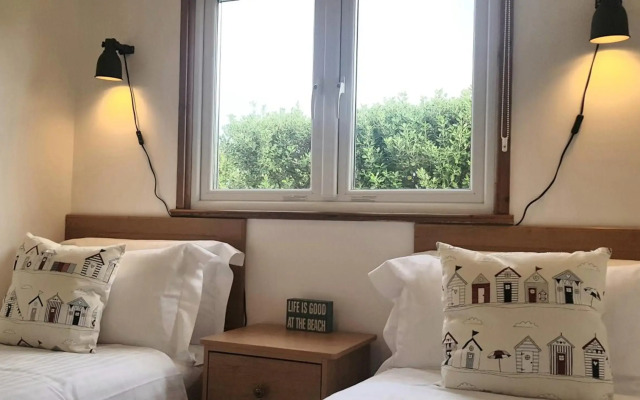 Little Oaks Chalet - St. Merryn, Padstow