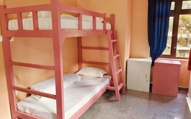 XTSY Travellers Hostel