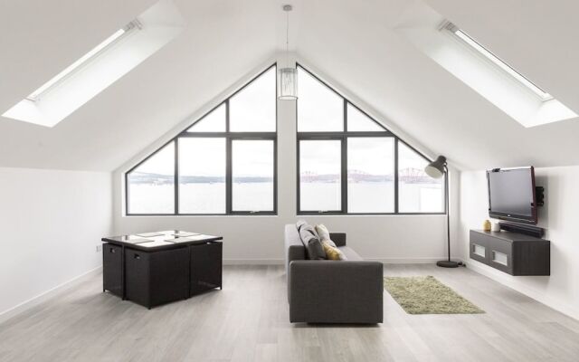 The Wee Glasshouse - Stunning Views of Dalgety Bay