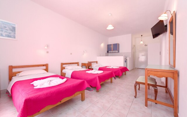 Andreas Studio Perissa in Santorini