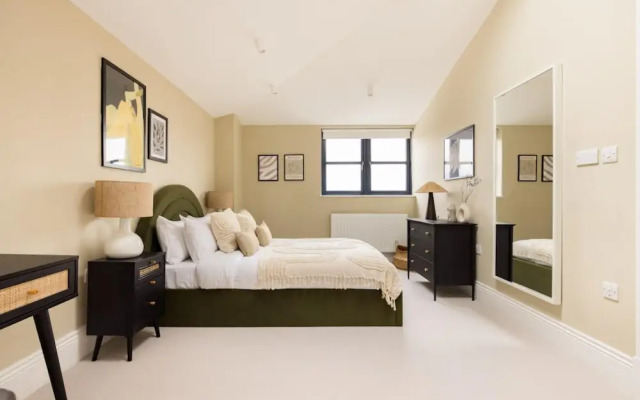 The Tooting Hideout - Dazzling 3bdr Flat With Balcony
