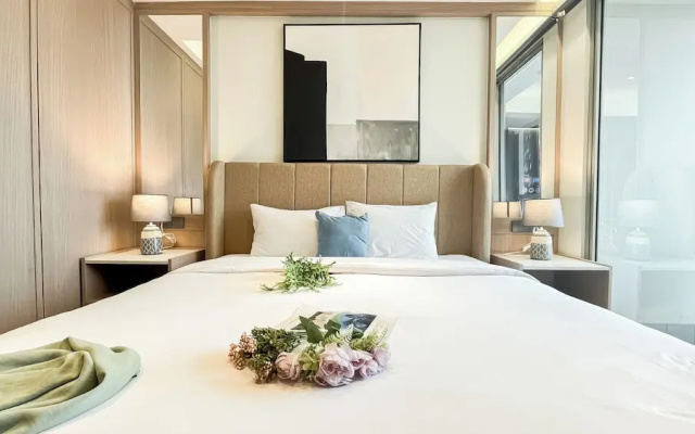 Modern Minimalist Studio Room At Gold Coast Apartment – Guest Rooms – Jakarta