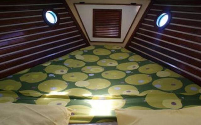 Caribbean holidays in a 44ft sailing boat