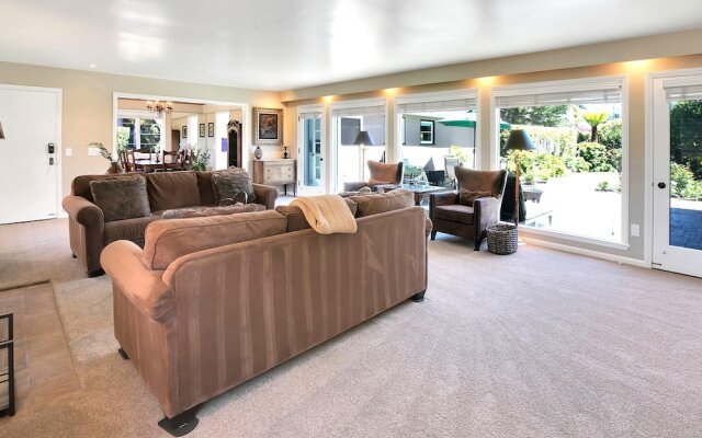 MV 14: Beach Retreat Close to the Beach and Carmel