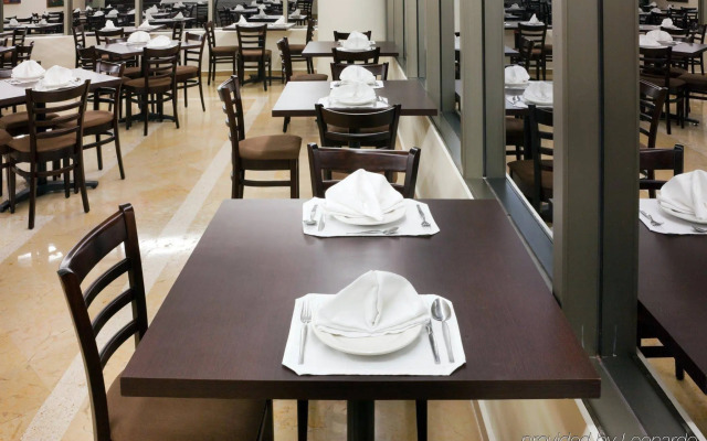 Holiday Inn Hotel & Suites Medica Sur by IHG