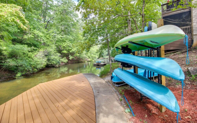 'serene Shores' Lakefront House w/ Dock!