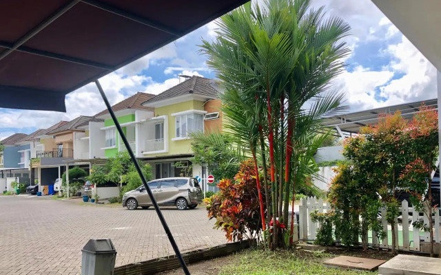 Gerbera 4BR Villa Springhill Garden Malang