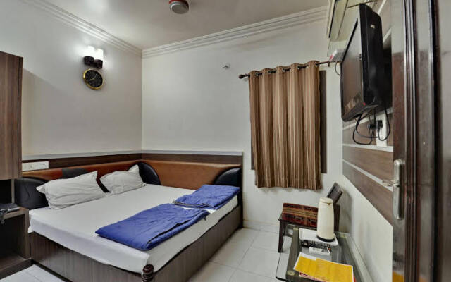 OYO 9095 Hotel Kanishka