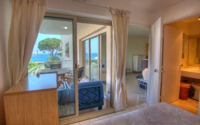 T2 vue mer 100m plages piscine PKG