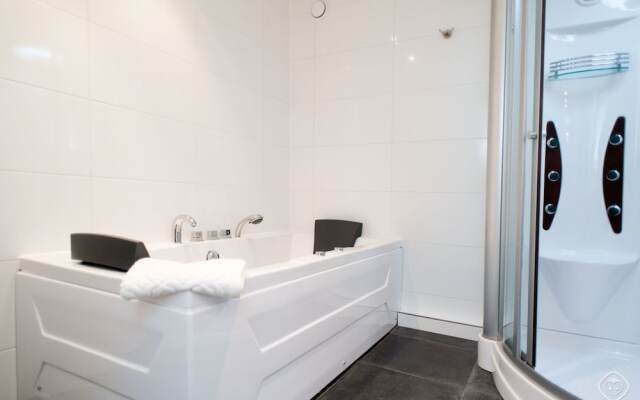 Lijnbaan Canal View Apartment