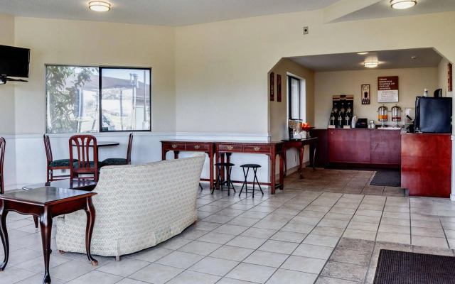 OYO Woodland Hotel and Suites