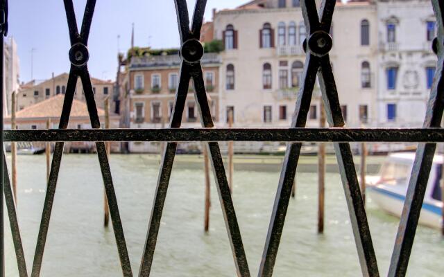 GRANDCANAL-GREEN new, 3pax, 2bath, fiber free wifi