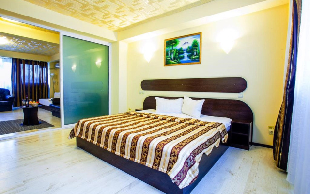 Hotel Charter