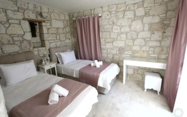 Alacati Cona Otel