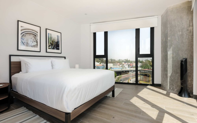 w Luxurious 2BR in the Heart of Interlomas