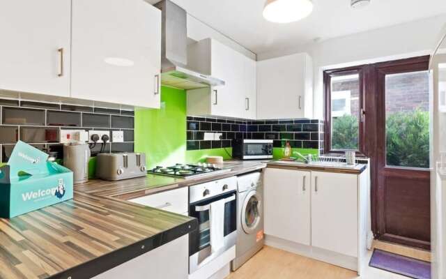 Bright 2 Bedroom House in Kennington