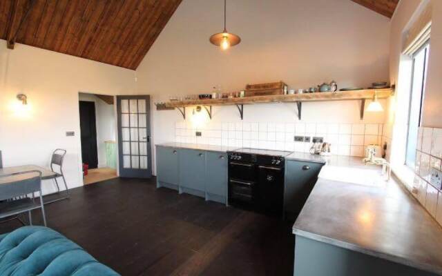Rustic 1-bed Holiday Home in Suffolk Countryside