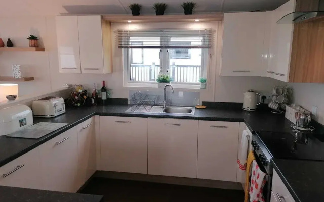 Lovely 3-bed Lodge in Eyemouth With Stunning Views
