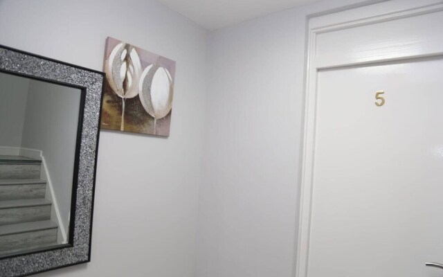 Room in House - A A Guest Room7