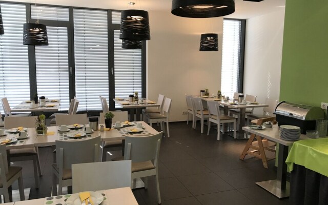 SCHROEDERS Apartement Hotel
