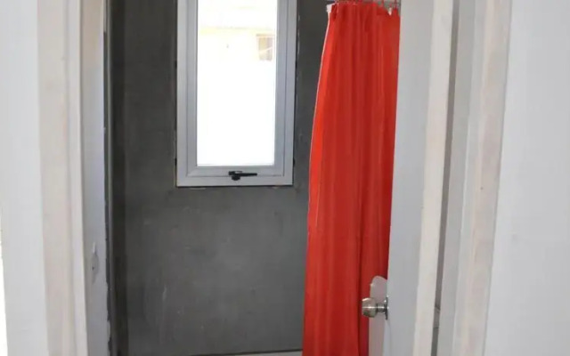 Rojo y Negro Hostel - Posada