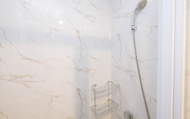 Spacious Studio at Grand Kamala Lagoon Apartment