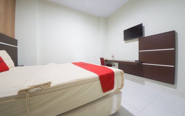 RedDoorz Plus near Mall Panakukang 2