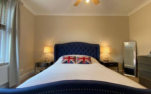 Luxurious, Spacious, Quiet, Near Beaches and Town