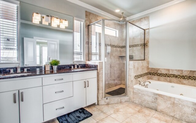 Stylish Three-story Oak Lawn House