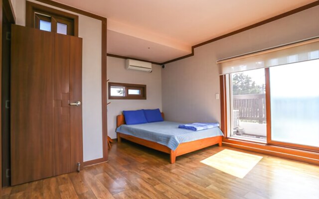 Seogwipo White Castle Pension