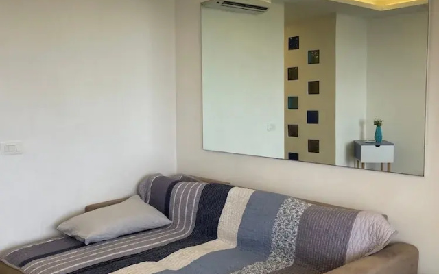 1 Bed Chalet - Sleeps 2 - Pets - Pool - Smoking