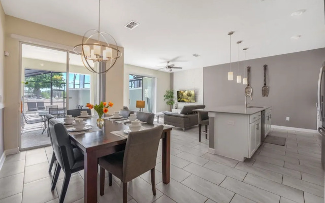 Relax Near Disney 4BR Home With Pool