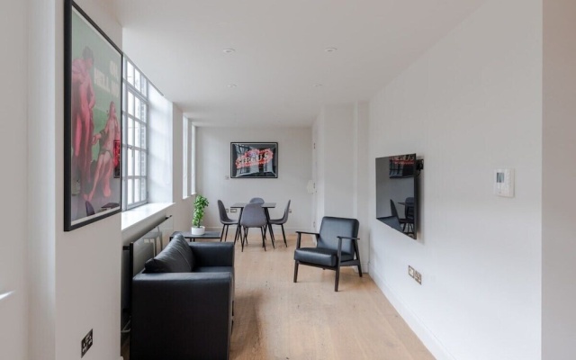 The Eyre Suite Four - Farringdon - by Frankie
