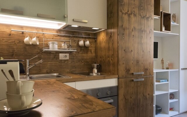 Altido Wood and White With Lake View