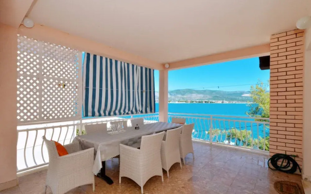 D - Large apt With big Terrace, Next to the Beach