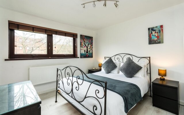 Luxury Islington Apartment with Balcony