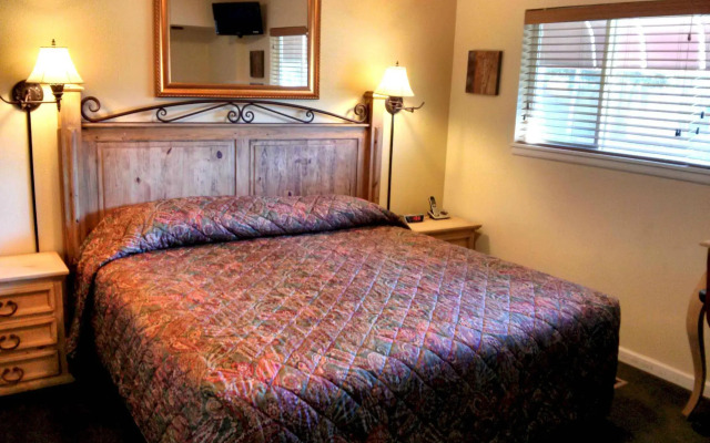 Charm Motel & Suites