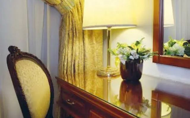 Golden Tulip Serenada