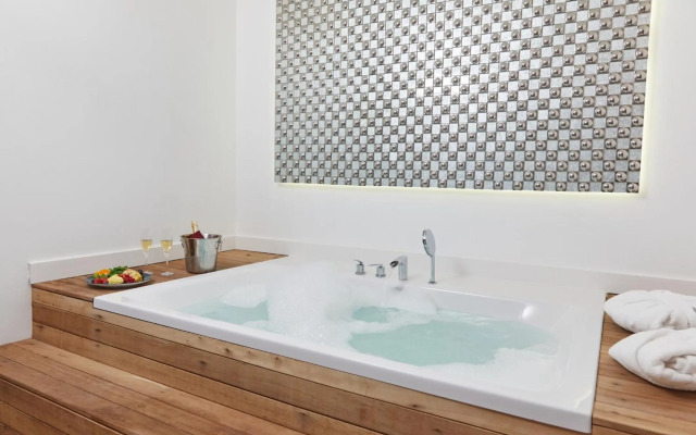 Holiday Inn Express Suites Belmont by IHG
