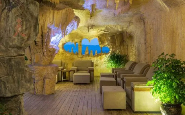 Yidu International Hot Spring Hotel