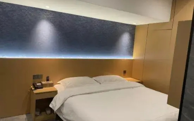Qingmu Hotel (Nanjing Shanghai Road Subway Station Shigu Road)