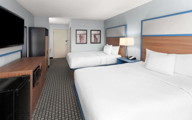 AmericInn by Wyndham Reedsburg