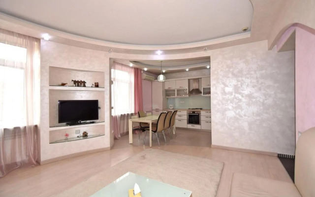 Caskade- Tamanyan Street, 2 bedrooms Beautiful, Renovated apartment KS343
