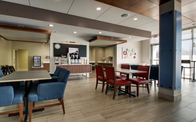 Holiday Inn Express & Suites Mount Vernon by IHG