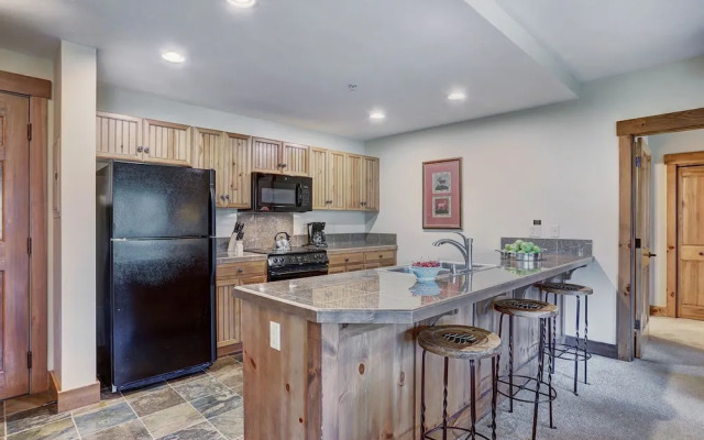 Mountain Thunder Lodge 1209 2 Bedroom Condo by RedAwning