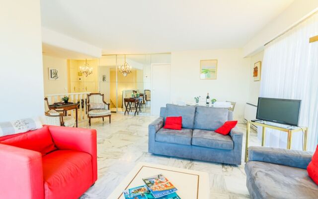 Vieil Antibes Vista AP3093 by Riviera Ho