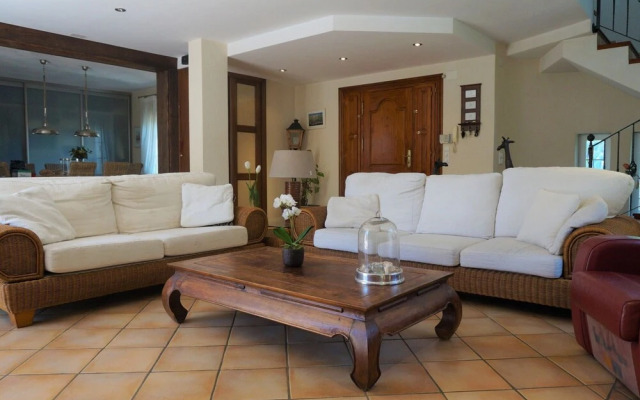 Villa in L'alfs del Pi With hot tub
