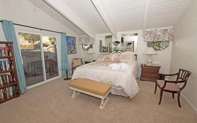 4192 Saddle Road 5 Bedroom Home by RedAwning